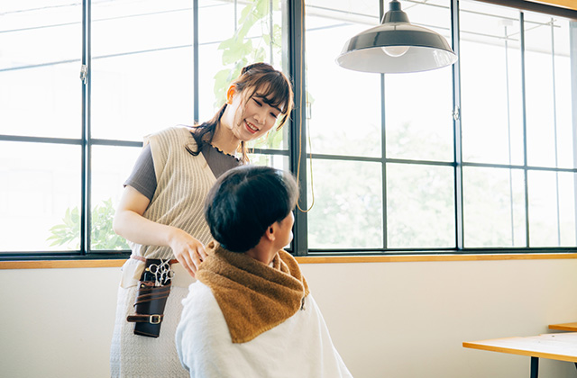 成瀬真奈美・代表・ヘアデザイナー