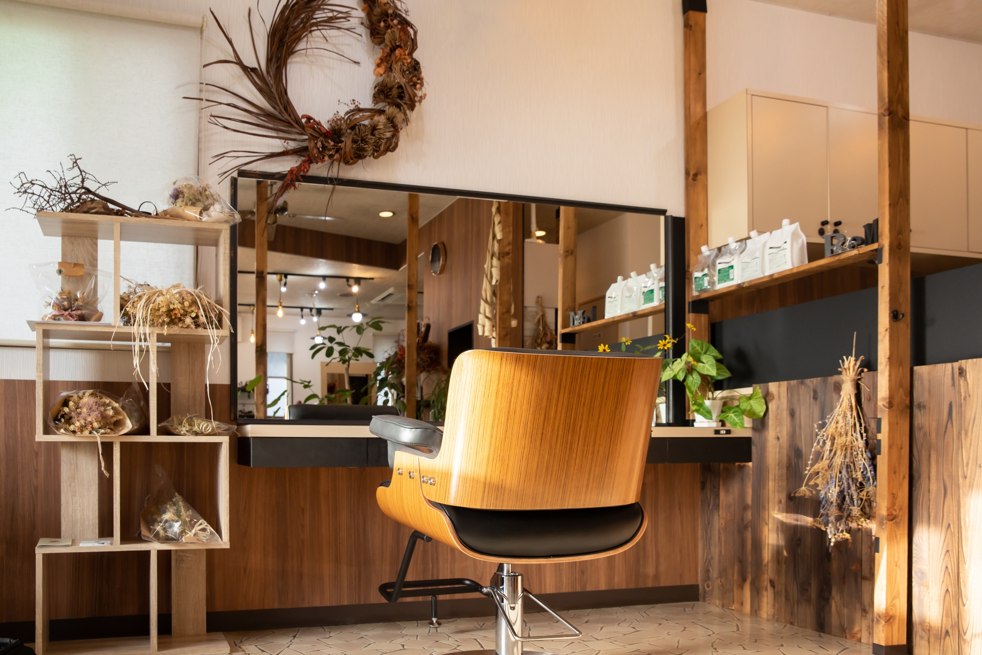 美容室のカット台