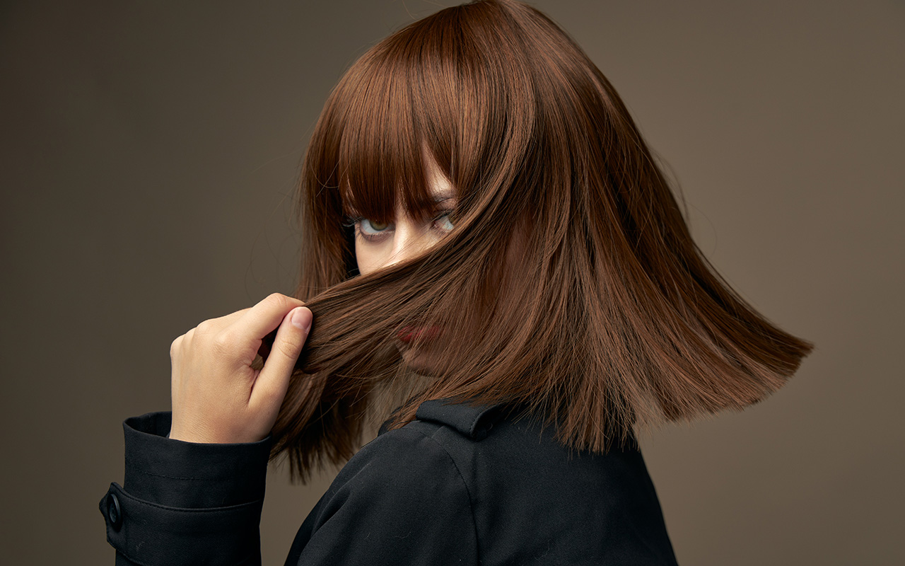 カット・スタイリングをした女性